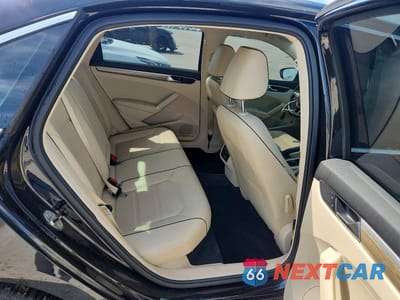 Zdjęcie 10 z 12 samochodu: 2017 VOLKSWAGEN PASSAT SE VIN:1VWBT7A31HC007340 - miniatura