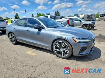 Czwarte zdjęcie samochodu z boku: 2019 VOLVO S60 T6 R-DESIGN VIN:7JRA22TM3KG007030 - miniatura