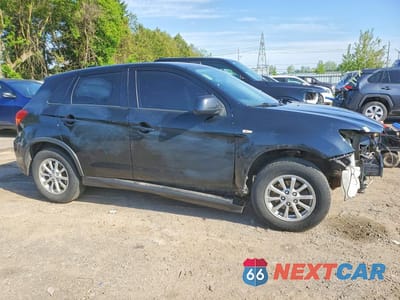 Czwarte zdjęcie samochodu z boku: 2018 MITSUBISHI RVR SE VIN:JA4AJ3AU8JU601665 - miniatura