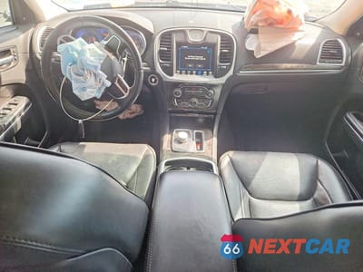 Zdjęcie 8 z 13 samochodu: 2018 CHRYSLER 300 LIMITED VIN:2C3CCAKG1JH250384 - miniatura