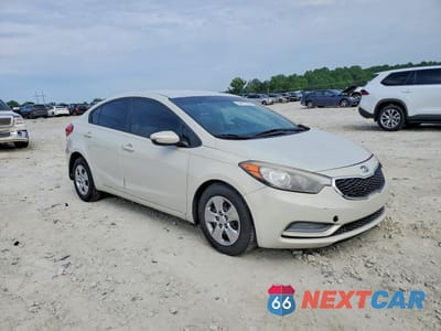 Czwarte zdjęcie samochodu z boku: 2015 KIA FORTE LX VIN:KNAFK4A63F5312580 - miniatura