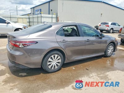 Trzecie zdjęcie samochodu z tyłu: 2024 TOYOTA CAMRY LE VIN:4T1C31AK0RU629236 - miniatura