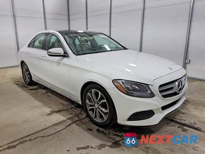 Czwarte zdjęcie samochodu z boku: 2016 MERCEDES-BENZ C 300 VIN:55SWF4JBXGU173017 - miniatura