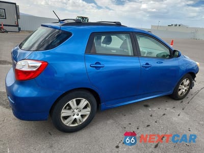Trzecie zdjęcie samochodu z tyłu: 2009 TOYOTA MATRIX BASE VIN:2T1KU40E19C022608 - miniatura