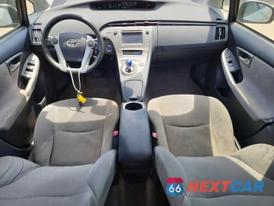 Zdjęcie 8 z 12 samochodu: 2012 TOYOTA PRIUS THREE VIN:JTDKN3DUXC1571101 - miniatura