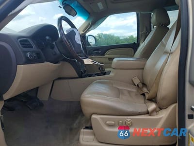 Zdjęcie 7 z 14 samochodu: 2012 GMC YUKON XL DENALI VIN:1GKS2MEF0CR137452 - miniatura