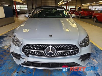 Piąte zdjęcie samochodu w środku: 2023 MERCEDES-BENZ E 450 4MATIC VIN:W1KZF5KB5PB158775 - miniatura