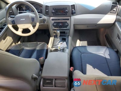 Zdjęcie 8 z 13 samochodu: 2007 JEEP GRAND CHEROKEE LAREDO VIN:1J8HR48P67C620645 - miniatura