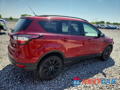 Trzecie zdjęcie samochodu z tyłu: 2018 FORD ESCAPE SE VIN:1FMCU0GD7JUD37460 - miniatura