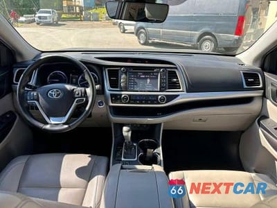 Zdjęcie 8 z 10 samochodu: 2019 TOYOTA HIGHLANDER HYBRID XLE VIN:5TDJGRFH7KS073819 - miniatura