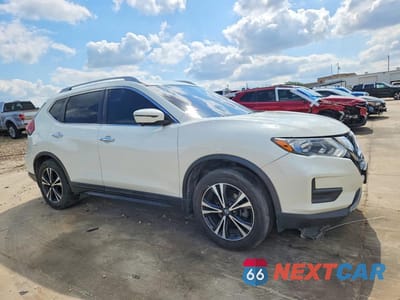 Czwarte zdjęcie samochodu z boku: 2020 NISSAN ROGUE SV VIN:5N1AT2MT1LC720059 - miniatura