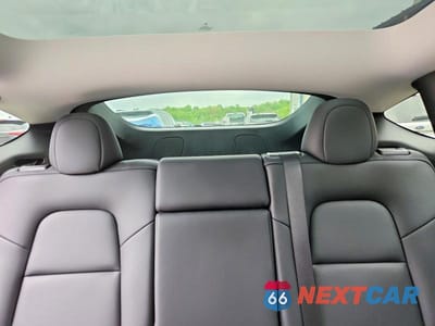 Zdjęcie 10 z 13 samochodu: 2025 TESLA MODEL Y VIN:7SAYGDEE9SA355960 - miniatura