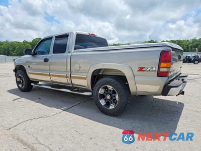 Drugie zdjęcie samochodu z przodu: 2002 CHEVROLET SILVERADO K1500 VIN:2GCEK19TX21352240 - miniatura