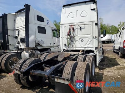 Czwarte zdjęcie samochodu z boku: 2024 FREIGHTLINER CASCADIA 126 SEMI TRUCK VIN:3AKJHHDR8RSUM8855 - miniatura