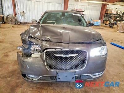 Piąte zdjęcie samochodu w środku: 2015 CHRYSLER 300C VIN:2C3CCAKG9FH749859 - miniatura