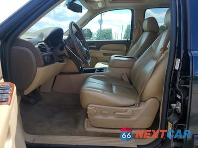 Zdjęcie 7 z 13 samochodu: 2014 CHEVROLET SUBURBAN C1500 LT VIN:1GNSCJE07ER229669 - miniatura