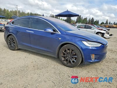 Czwarte zdjęcie samochodu z boku: 2018 TESLA MODEL X VIN:5YJXCBE23JF136198 - miniatura