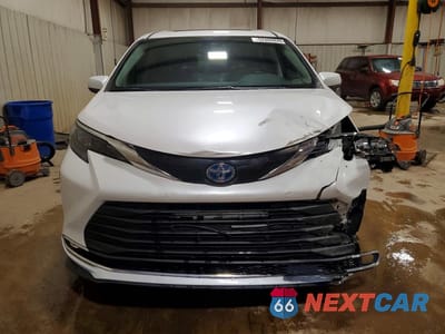 Piąte zdjęcie samochodu w środku: 2024 TOYOTA SIENNA XLE 7-PASSENGER VIN:5TDYSKFC7RS121919 - miniatura