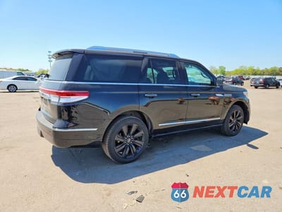 Trzecie zdjęcie samochodu z tyłu: 2023 LINCOLN NAVIGATOR RESERVE VIN:5LMJJ2LG7PEL10433 - miniatura