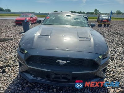 Piąte zdjęcie samochodu w środku: 2018 FORD MUSTANG VIN:1FA6P8TH6J5185753 - miniatura
