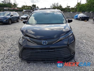 Piąte zdjęcie samochodu w środku: 2023 TOYOTA SIENNA WOODLAND EDITION VIN:5TDCSKFC1PS085958 - miniatura