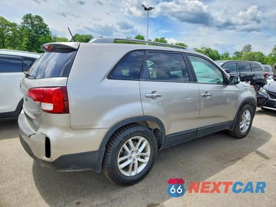 Trzecie zdjęcie samochodu z tyłu: 2014 KIA SORENTO LX VIN:5XYKTDA65EG504071 - miniatura