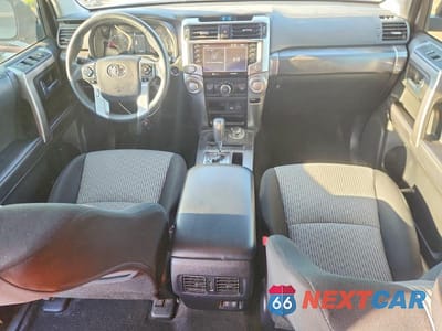 Zdjęcie 8 z 12 samochodu: 2021 TOYOTA 4RUNNER SR5 VIN:JTEMU5JRXM5958499 - miniatura