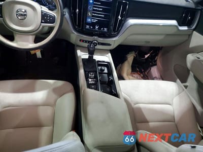 Zdjęcie 8 z 13 samochodu: 2020 VOLVO XC60 T5 MOMENTUM VIN:YV4102RKXL1488714 - miniatura