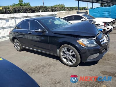 Czwarte zdjęcie samochodu z boku: 2017 MERCEDES-BENZ C 300 4MATIC VIN:55SWF4KB4HU193120 - miniatura