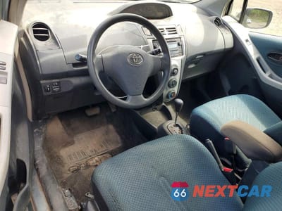 Zdjęcie 8 z 13 samochodu: 2008 TOYOTA YARIS BASE VIN:JTDJT923185172284 - miniatura