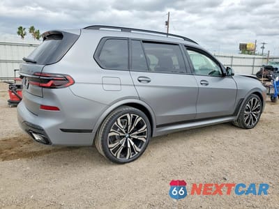 Trzecie zdjęcie samochodu z tyłu: 2027 BMW X7 XDRIVE40I VIN:5UX23EM06V9439762 - miniatura