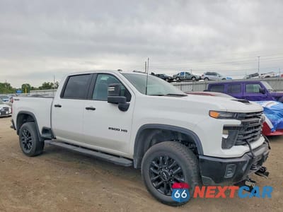 Czwarte zdjęcie samochodu z boku: 2025 CHEVROLET SILVERADO K2500 CUSTOM VIN:2GC4KMEY3S1155473 - miniatura