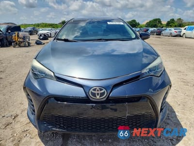 Piąte zdjęcie samochodu w środku: 2018 TOYOTA COROLLA SE VIN:5YFBURHE6JP821676 - miniatura