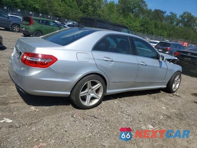 Trzecie zdjęcie samochodu z tyłu: 2011 MERCEDES-BENZ E 550 4MATIC VIN:WDDHF9AB0BA447856 - miniatura
