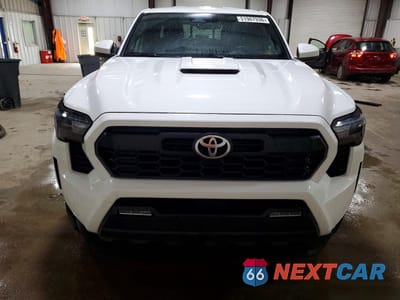 Piąte zdjęcie samochodu w środku: 2024 TOYOTA TACOMA TRD SPORT VIN:3TMLB5JN2RM007766 - miniatura