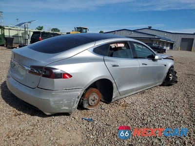 Trzecie zdjęcie samochodu z tyłu: 2017 TESLA MODEL S VIN:5YJSA1E18HF199213 - miniatura