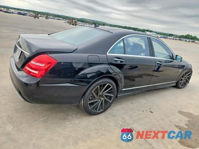 Trzecie zdjęcie samochodu z tyłu: 2012 MERCEDES-BENZ S 550 VIN:WDDNG7DB9CA422102 - miniatura