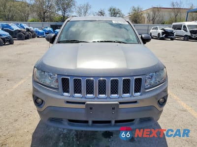 Piąte zdjęcie samochodu w środku: 2011 JEEP COMPASS SPORT VIN:1J4NF1FB8BD277195 - miniatura