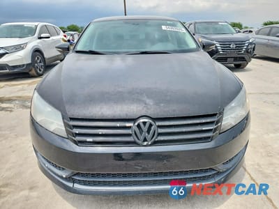 Piąte zdjęcie samochodu w środku: 2012 VOLKSWAGEN PASSAT S VIN:1VWAP7A34CC026442 - miniatura