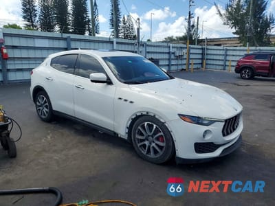 Czwarte zdjęcie samochodu z boku: 2018 MASERATI LEVANTE VIN:ZN661XUA6JX292117 - miniatura