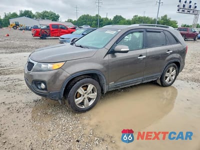 2013 KIA SORENTO EX 5XYKUCA61DG398532 - główne zdjęcie licytacji z USA - miniatura