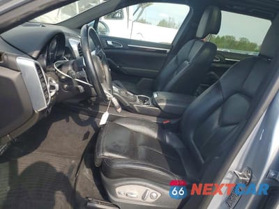 Zdjęcie 7 z 13 samochodu: 2017 PORSCHE CAYENNE VIN:WP1AA2A23HKA86481 - miniatura
