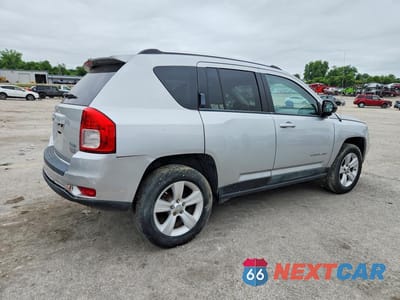 Trzecie zdjęcie samochodu z tyłu: 2011 JEEP COMPASS SPORT VIN:1J4NF1FB2BD159093 - miniatura