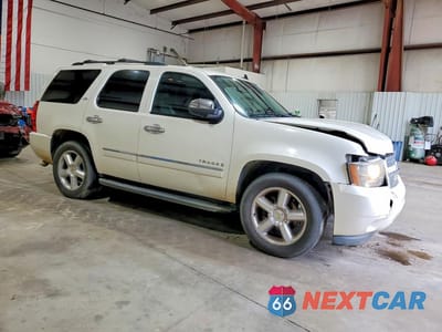 Czwarte zdjęcie samochodu z boku: 2009 CHEVROLET TAHOE C1500 LTZ VIN:1GNFC33059R276933 - miniatura