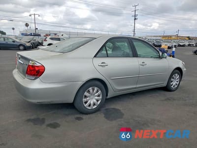 Trzecie zdjęcie samochodu z tyłu: 2005 TOYOTA CAMRY LE VIN:JTDBE32K453034684 - miniatura