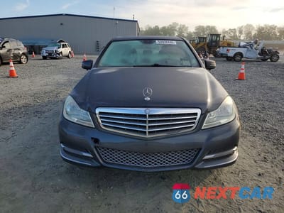 Piąte zdjęcie samochodu w środku: 2014 MERCEDES-BENZ C 250 VIN:WDDGF4HB5ER307330 - miniatura