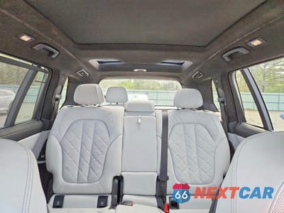 Zdjęcie 10 z 13 samochodu: 2025 BMW X7 XDRIVE40I VIN:5UX23EM09S9Z32573 - miniatura