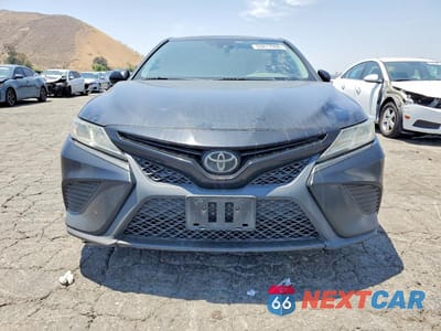 Piąte zdjęcie samochodu w środku: 2019 TOYOTA CAMRY SE VIN:4T1B11HK4KU261589 - miniatura