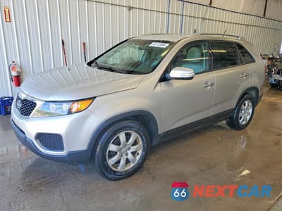 2013 KIA SORENTO LX 5XYKTDA24DG351792 - główne zdjęcie licytacji z USA - miniatura