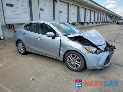 Czwarte zdjęcie samochodu z boku: 2018 TOYOTA YARIS IA BASE VIN:3MYDLBYV7JY304715 - miniatura